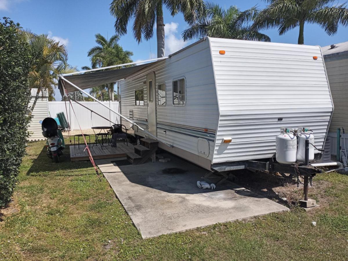 A Comfortable Place To Rest Or Play At Fort Myers Beach Rv Resort Exterior foto